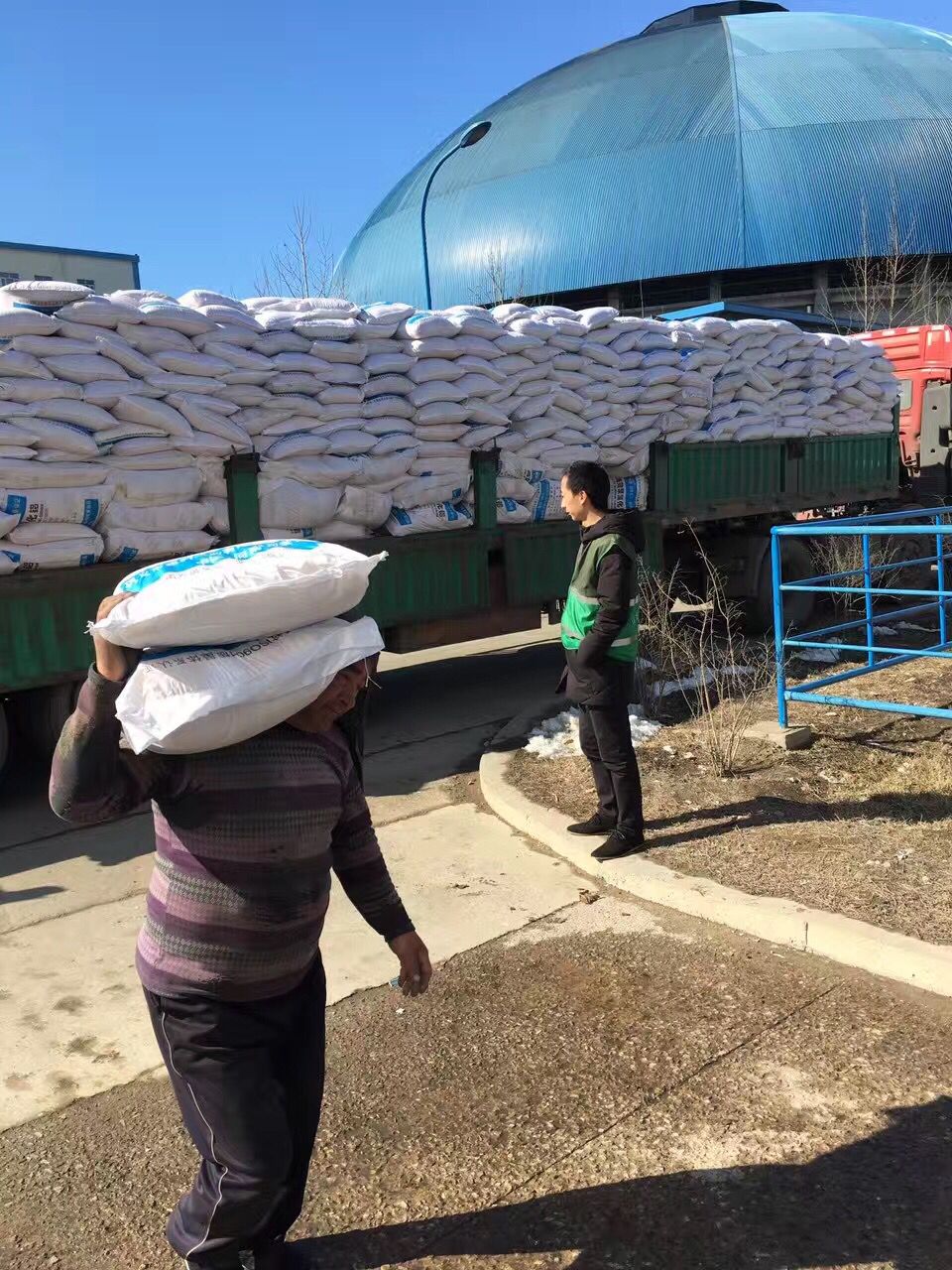 椰殼活性炭發往天津玖龍紙業